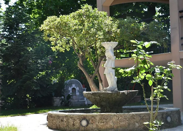 Daire Dimitriadis Fresh Edem