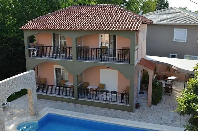 Daire Dimitriadis Fresh Edem